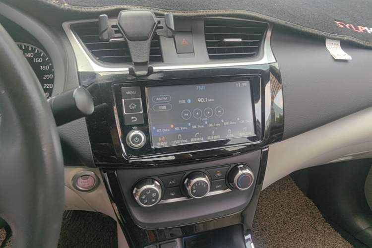 Used Nissan Sylphy 2016 1.6XV CVT Smart Enjoyment Version Audio And AC Panel