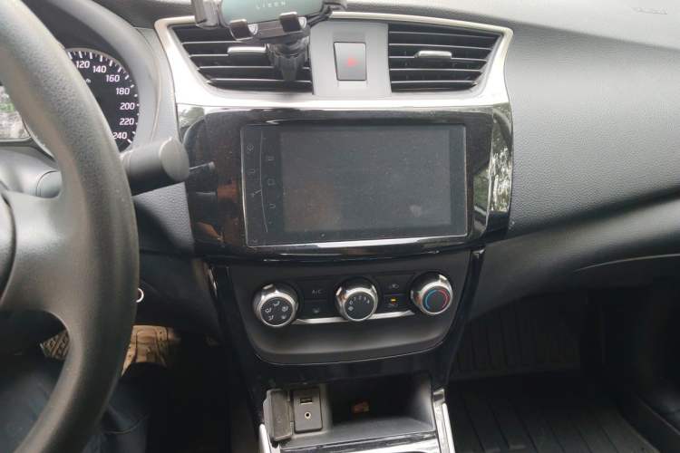 Used Nissan Sylphy 2016 1.6 XL Manual Luxury Edition Audio And AC Panel