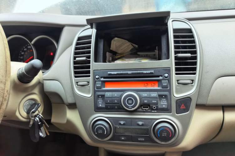 Used Nissan Sylphy 2016 Classic 1.6XE Manual Comfort Edition Audio And AC Panel