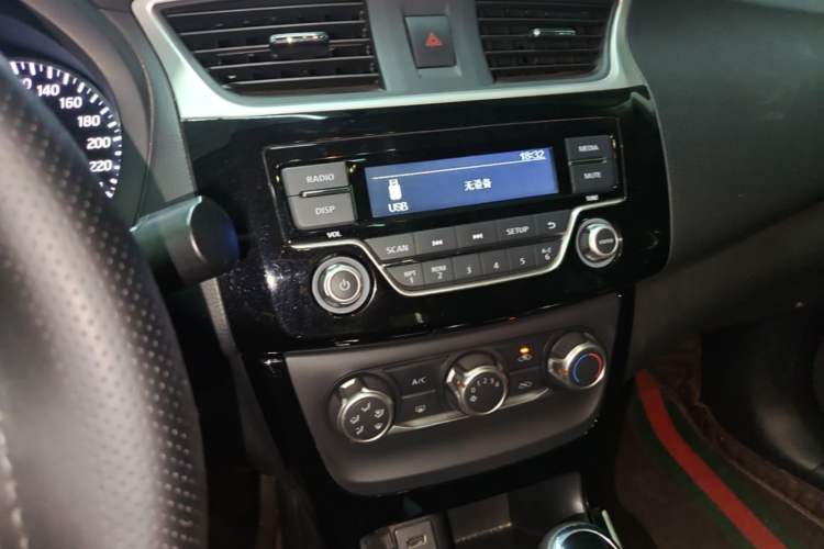 Used Nissan Sylphy 2016 1.6 XL CVT Luxury Edition Audio And AC Panel