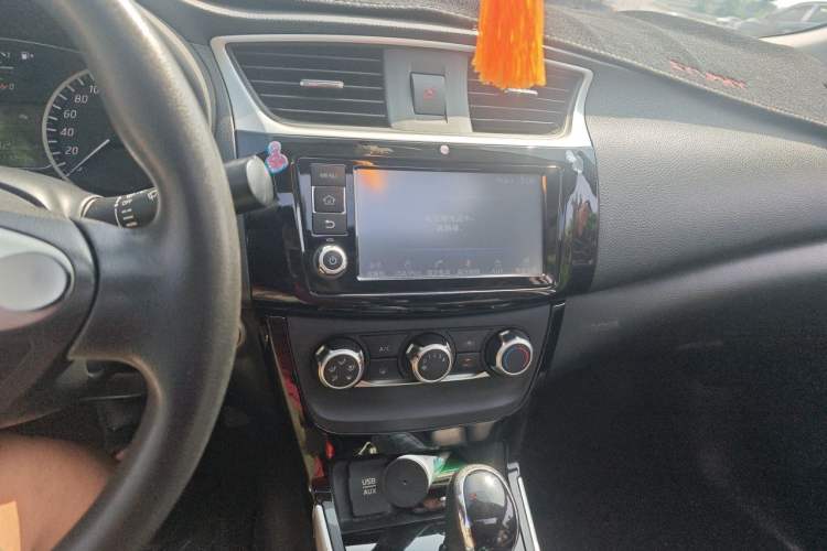 Used Nissan Sylphy 2016 1.6XV CVT Smart Enjoyment Version Audio And AC Panel