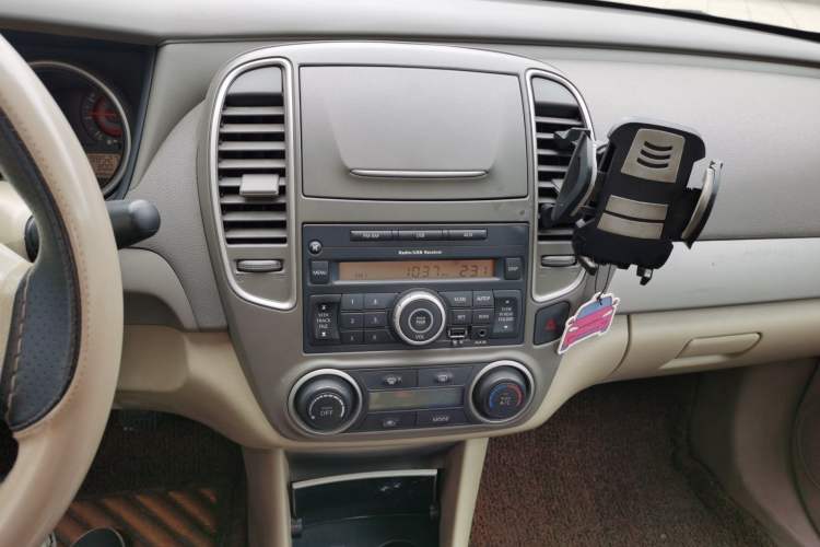 Used Nissan Sylphy 2016 Classic 1.6XE Manual Leading Edition Audio And AC Panel