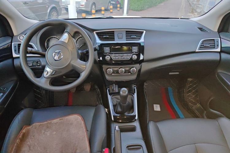 Used Nissan Sylphy 2016 1.6 XL Manual Luxury Edition Center Console