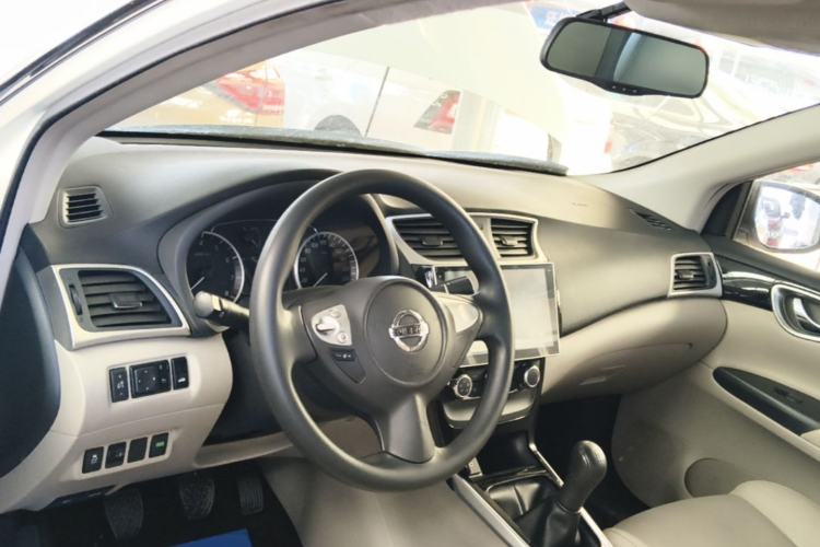 Used Nissan Sylphy 2016 1.6 XL Manual Luxury Edition Center Console