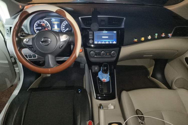 Used Nissan Sylphy 2016 1.6XV CVT ZhiZun Edition Center Console