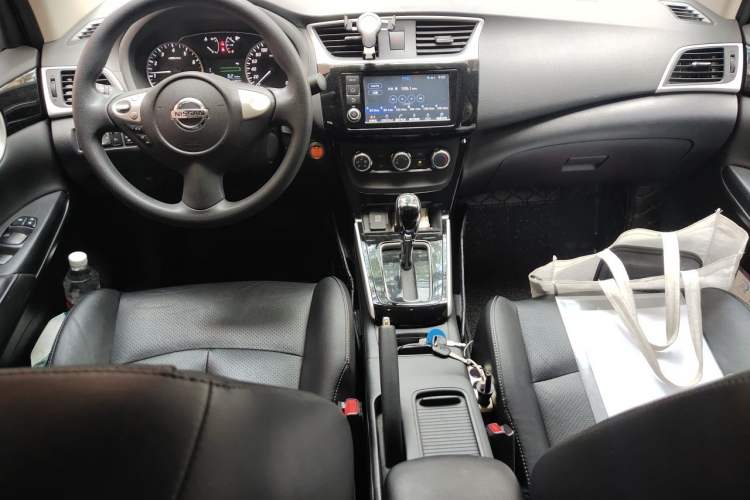 Used Nissan Sylphy 2016 1.6XV CVT Smart Enjoyment Version Center Console