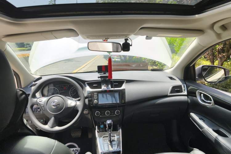Used Nissan Sylphy 2016 1.6 XL CVT Deluxe Edition Center Console