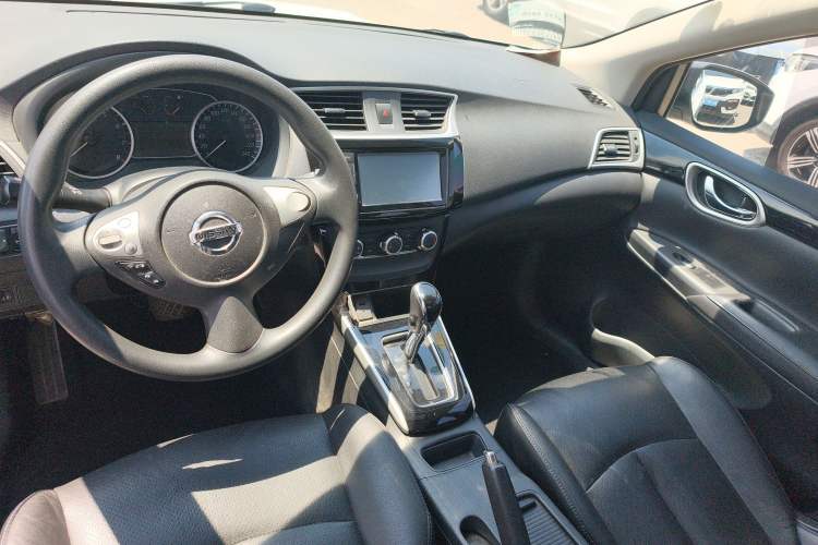 Used Nissan Sylphy 2016 1.6 XL CVT Deluxe Edition Center Console