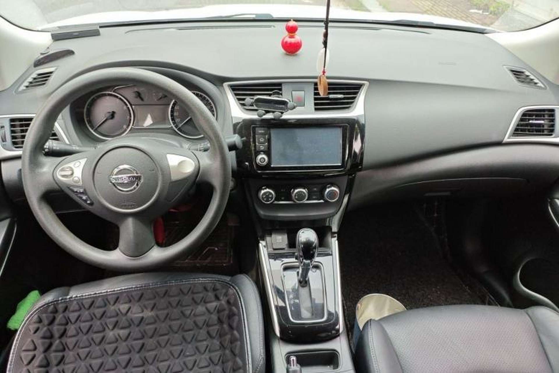 Used Nissan Sylphy 2016 1.6 XL CVT Deluxe Edition Center Console