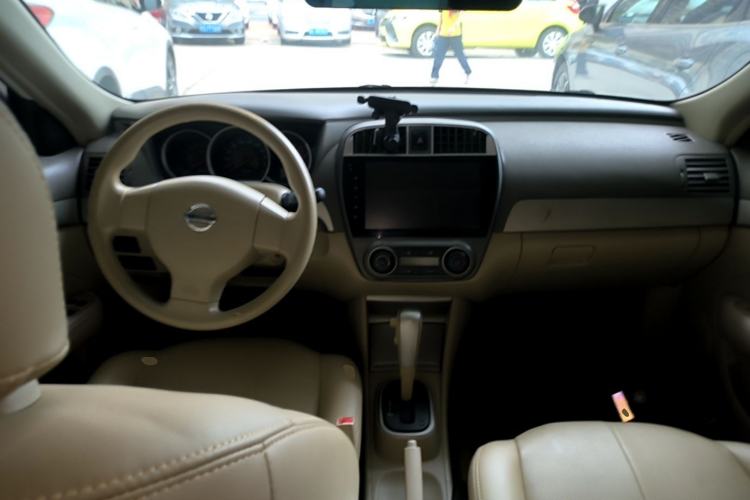 Used Nissan Sylphy 2016 Classic 1.6XE Automatic Leading Edition Center Console