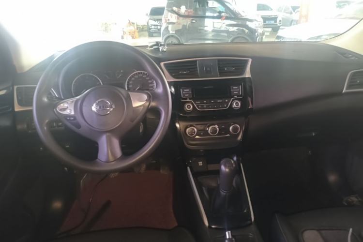 Used Nissan Sylphy 2016 1.6 XL Manual Luxury Edition Center Console
