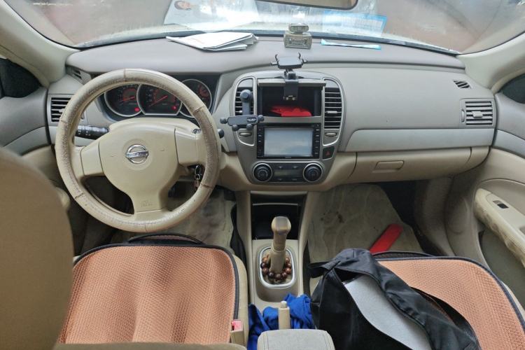 Used Nissan Sylphy 2016 Classic 1.6XE Manual Comfort Edition Center Console