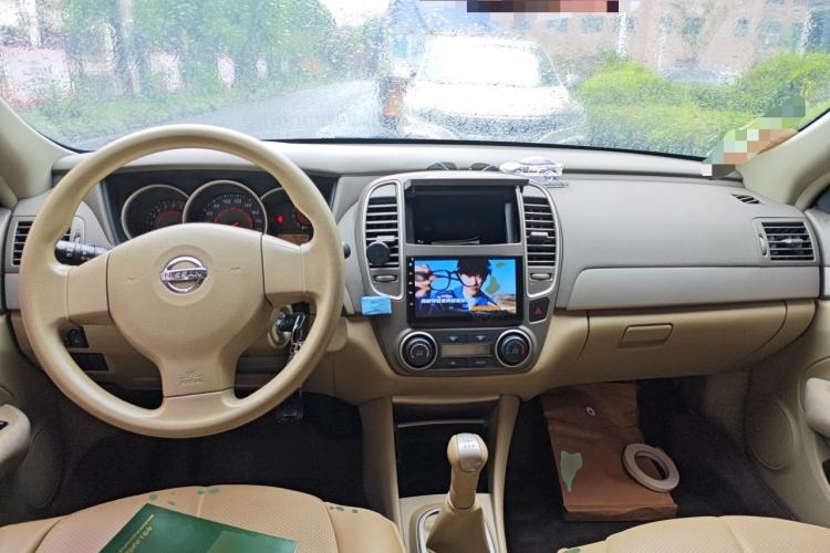 Used Nissan Sylphy 2016 Classic 1.6XE Manual Comfort Edition Center Console