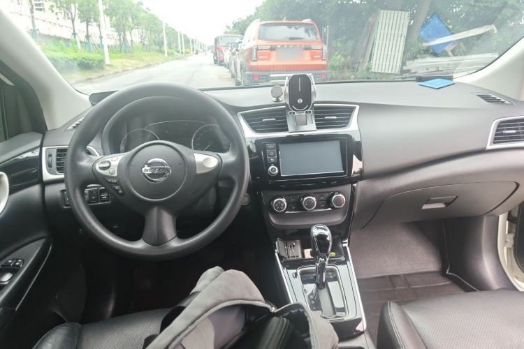 Used Nissan Sylphy 2016 1.6XV CVT Smart Enjoyment Version Center Console