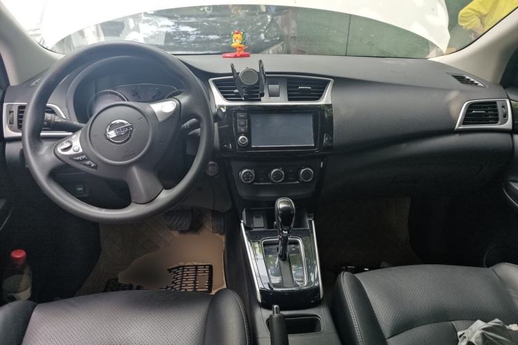 Used Nissan Sylphy 2016 1.6 XL CVT Deluxe Edition Center Console