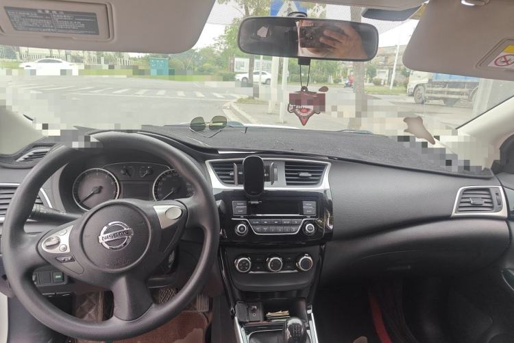 Used Nissan Sylphy 2016 1.6 XL Manual Luxury Edition Center Console