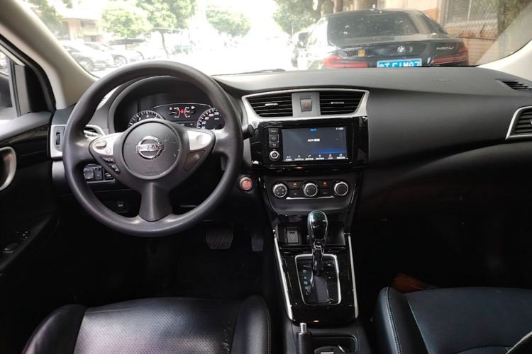 Used Nissan Sylphy 2016 1.6 XL CVT Deluxe Edition Center Console