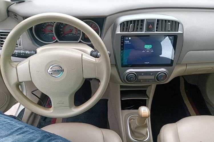 Used Nissan Sylphy 2016 Classic 1.6XE Manual Comfort Edition Center Console