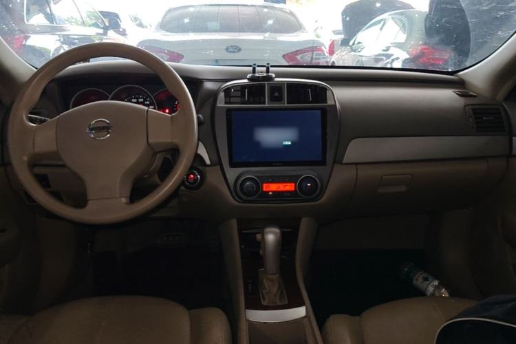 Used Nissan Sylphy 2016 Classic 1.6XE Automatic Comfort Edition Center Console