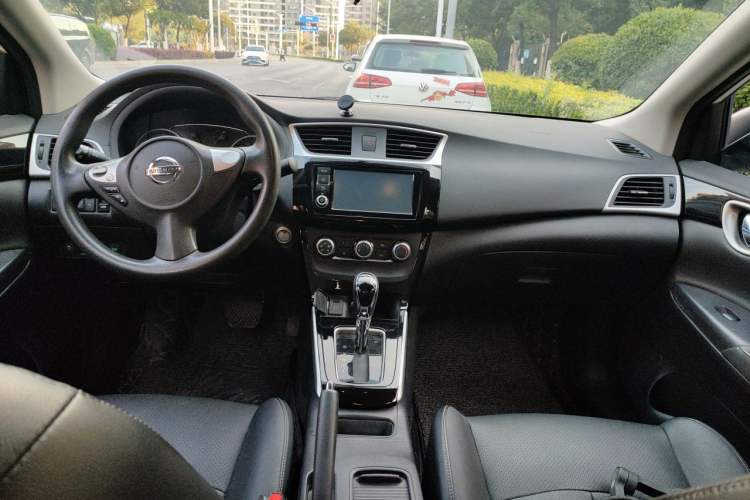 Used Nissan Sylphy 2016 1.6 XL CVT Deluxe Edition Center Console