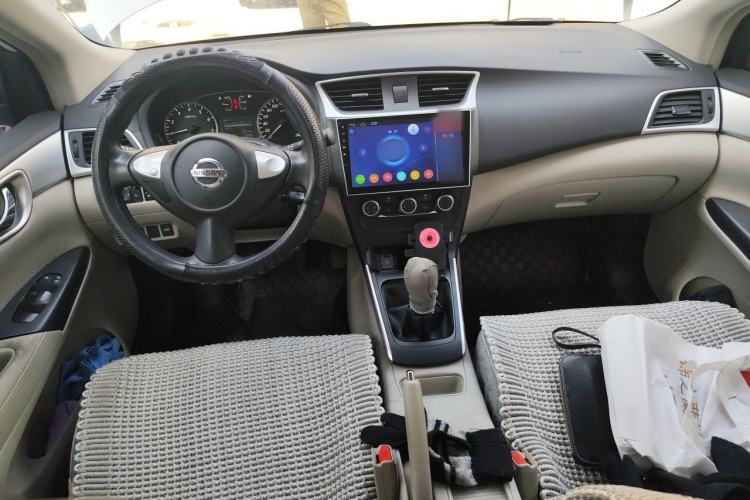 Used Nissan Sylphy 2016 1.6XE Manual Comfort Edition Center Console