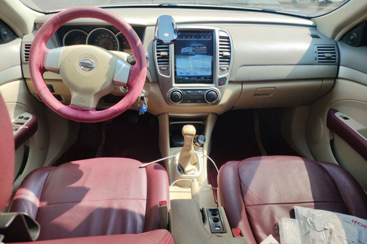 Used Nissan Sylphy 2016 Classic 1.6XE Manual Leading Edition Center Console