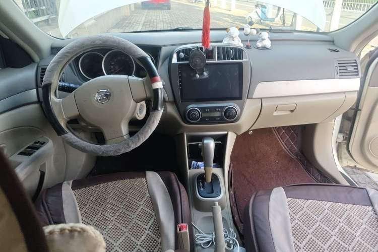 Used Nissan Sylphy 2016 Classic 1.6XE Automatic Leading Edition Center Console