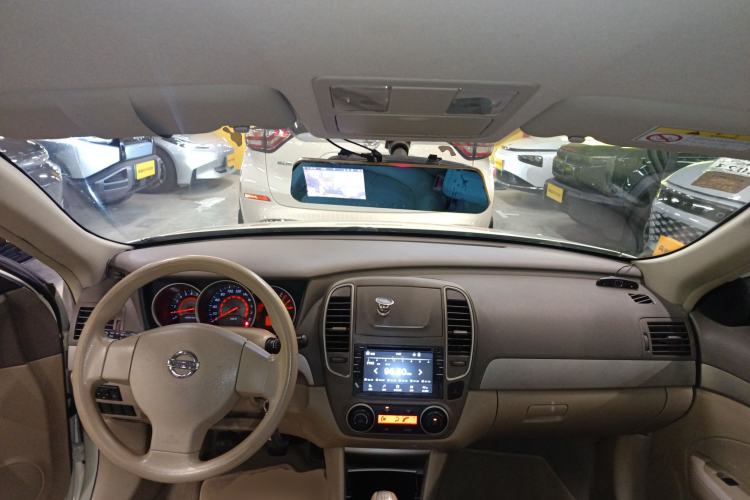 Used Nissan Sylphy 2016 Classic 1.6XE Manual Comfort Edition Center Console