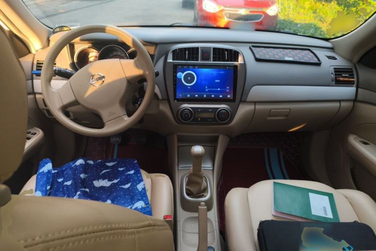 Used Nissan Sylphy 2016 Classic 1.6XE Manual Leading Edition Center Console