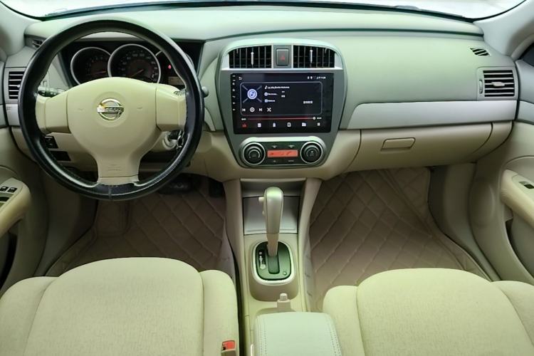 Used Nissan Sylphy 2016 Classic 1.6XE Automatic Comfort Edition Center Console