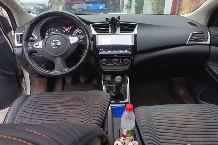 Used Nissan Sylphy 2016 1.6 XL Manual Luxury Edition Center Console