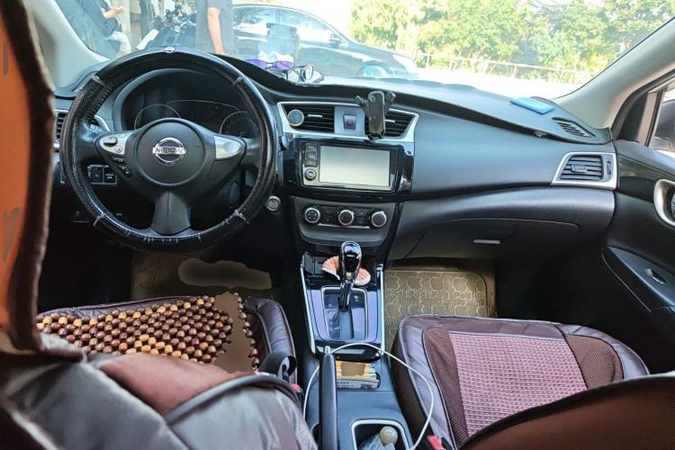 Used Nissan Sylphy 2016 1.6XE CVT Comfort Edition Center Console