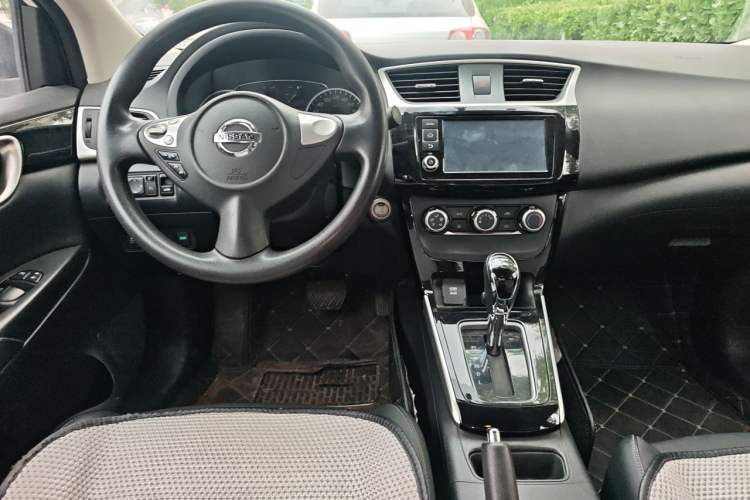 Used Nissan Sylphy 2016 1.6XV CVT Smart Enjoyment Version Center Console