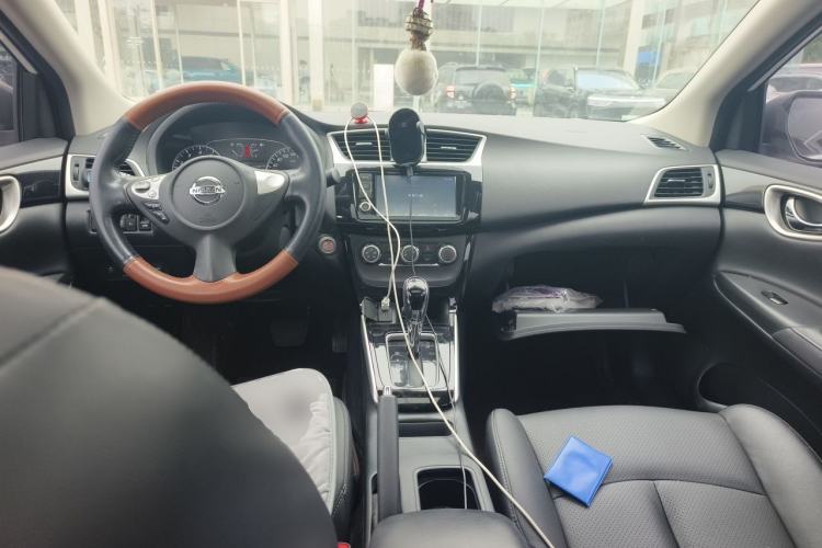 Used Nissan Sylphy 2016 1.6 XL CVT Deluxe Edition Center Console