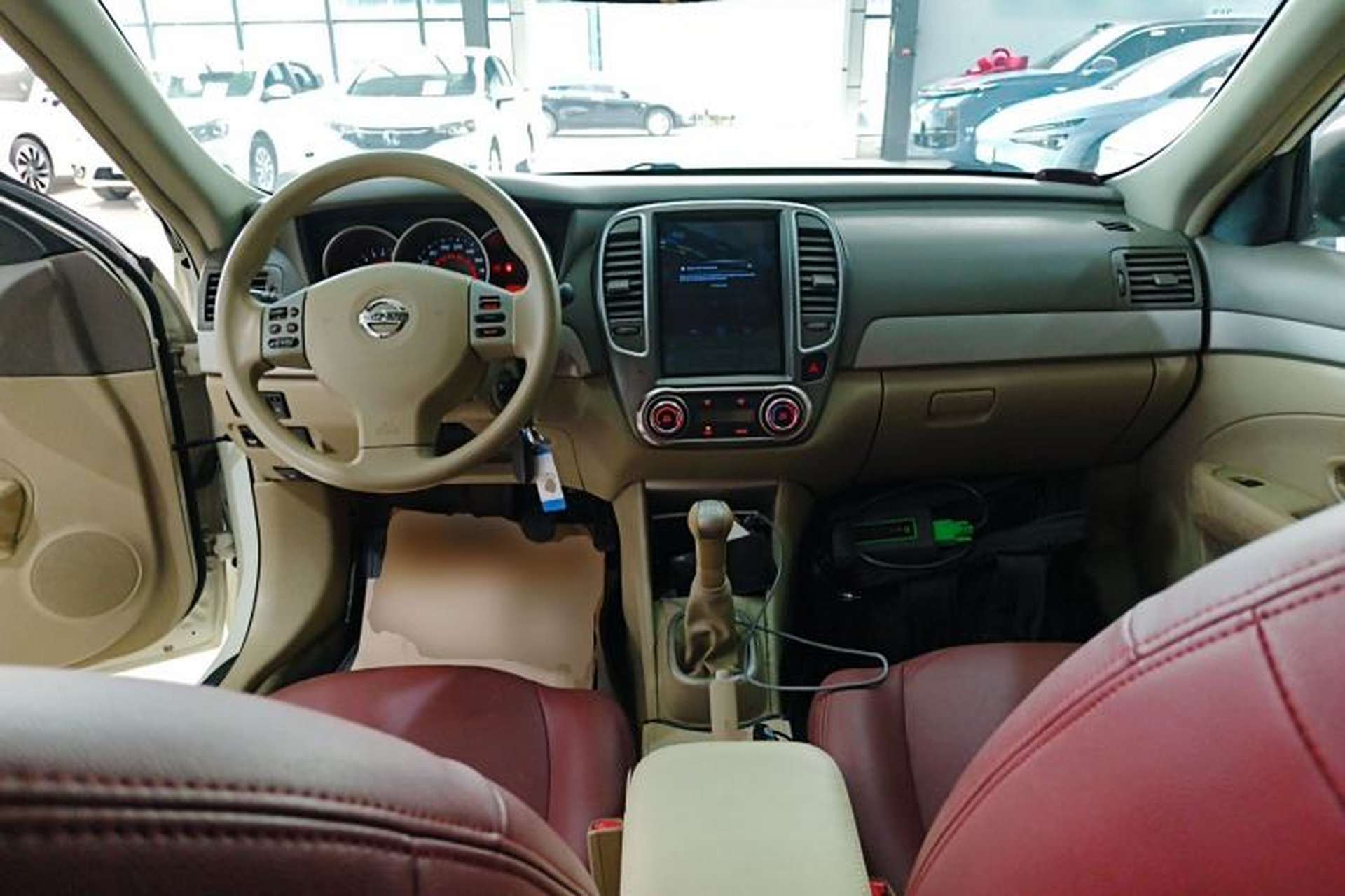 Used Nissan Sylphy 2016 Classic 1.6XE Manual Leading Edition Center Console
