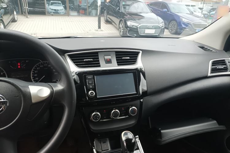 Used Nissan Sylphy 2016 1.6 XL CVT Luxury Edition Center Console