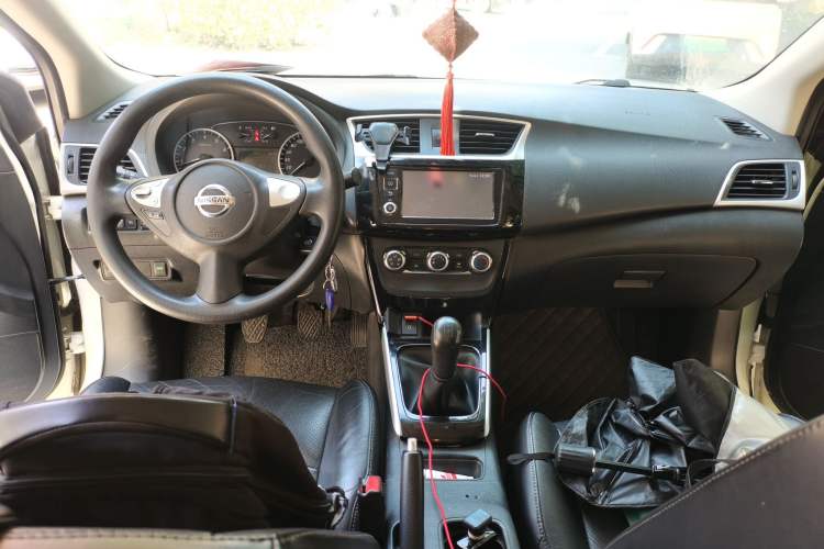Used Nissan Sylphy 2016 1.6 XL Manual Luxury Edition Center Console