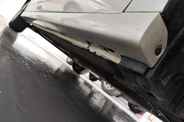 Used Nissan Sylphy 2016 Classic 1.6XE Manual Comfort Edition Chassis Front Right