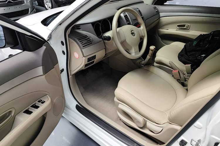 Used Nissan Sylphy 2016 Classic 1.6XE Manual Comfort Edition Driver Seat