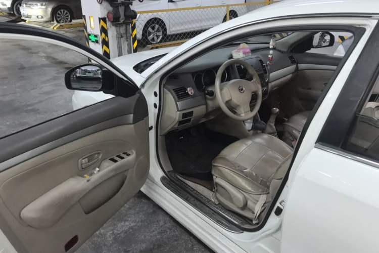 Used Nissan Sylphy 2016 Classic 1.6XE Manual Leading Edition Driver Seat