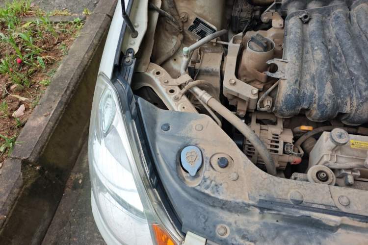 Used Nissan Sylphy 2016 Classic 1.6XE Manual Comfort Edition Engine Bay Right