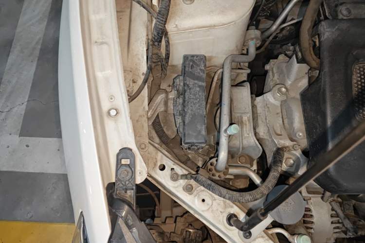 Used Nissan Sylphy 2016 1.6XV CVT Smart Enjoyment Version Engine Bay Right