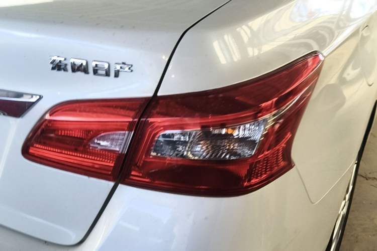 Used Nissan Sylphy 2016 1.6 XL Manual Luxury Edition Exterior 3