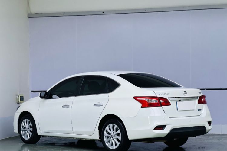 Used Nissan Sylphy 2016 1.6 XL CVT Luxury Edition Exterior 5