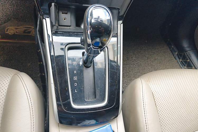 Used Nissan Sylphy 2016 1.6 XL CVT Deluxe Edition Gear Lever