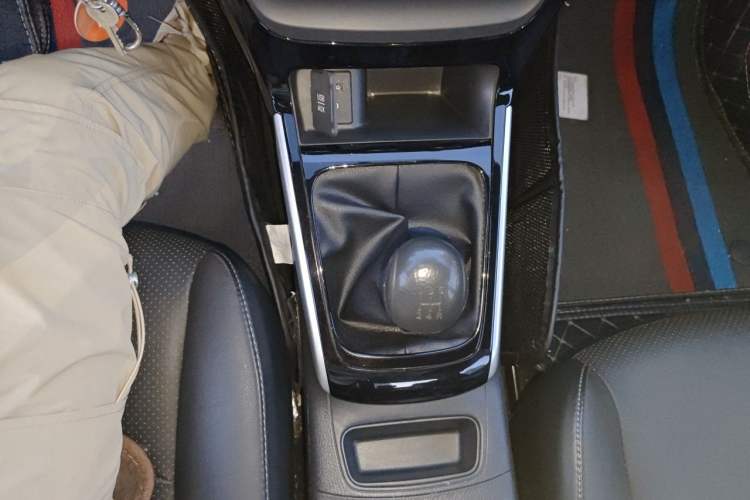 Used Nissan Sylphy 2016 1.6 XL Manual Luxury Edition Gear Lever