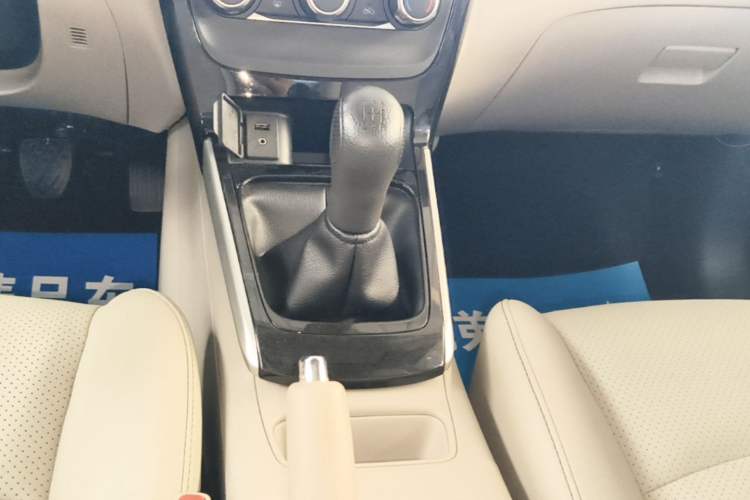 Used Nissan Sylphy 2016 1.6 XL Manual Luxury Edition Gear Lever