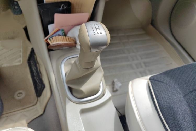 Used Nissan Sylphy 2016 Classic 1.6XE Manual Comfort Edition Gear Lever