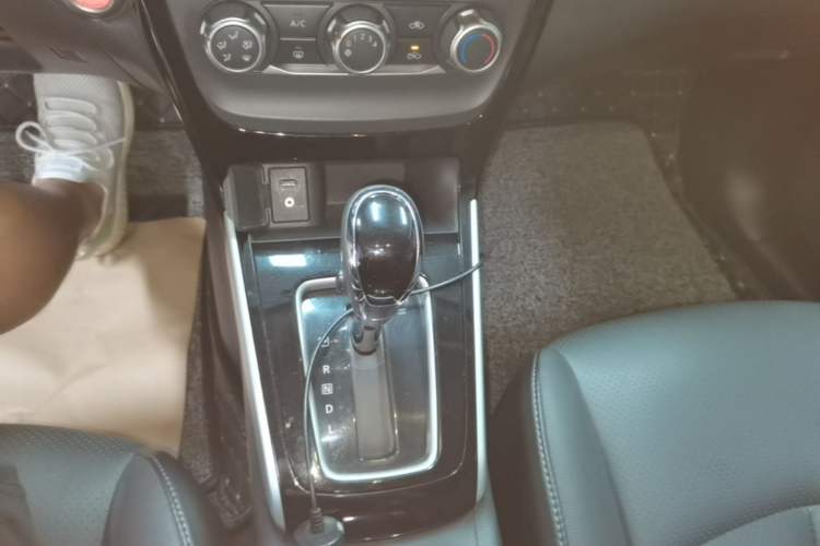 Used Nissan Sylphy 2016 1.6 XL CVT Deluxe Edition Gear Lever
