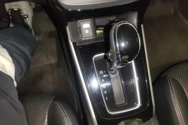 Used Nissan Sylphy 2016 1.6XV CVT Smart Enjoyment Version Gear Lever
